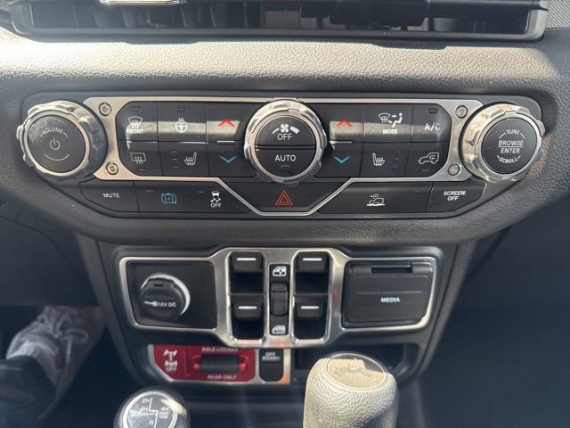 Used 2024 Jeep Wrangler Unlimited AWD/4WD image 17
