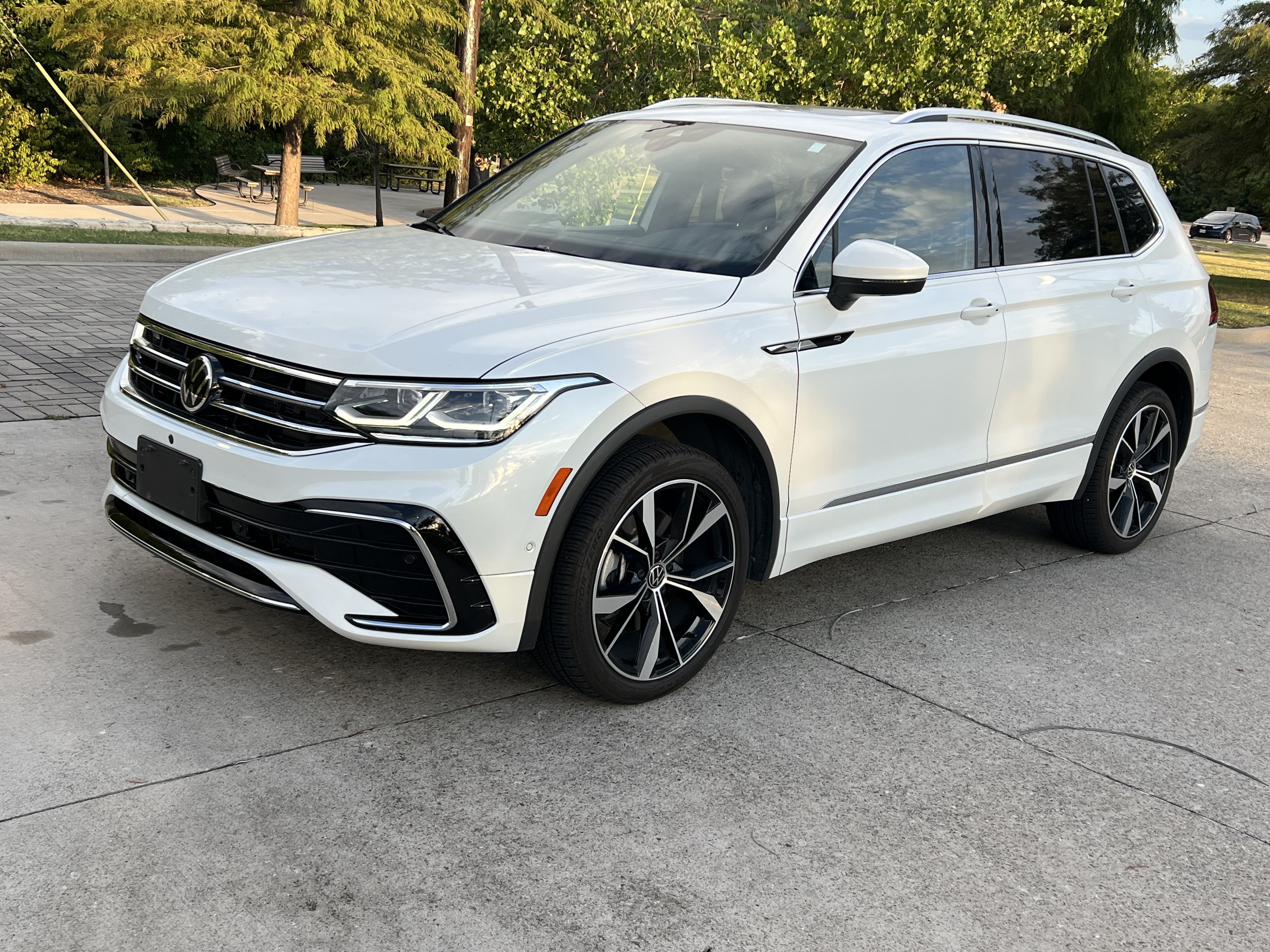 Certified 2022 Volkswagen Tiguan SEL R-Line AWD/4WD image 4