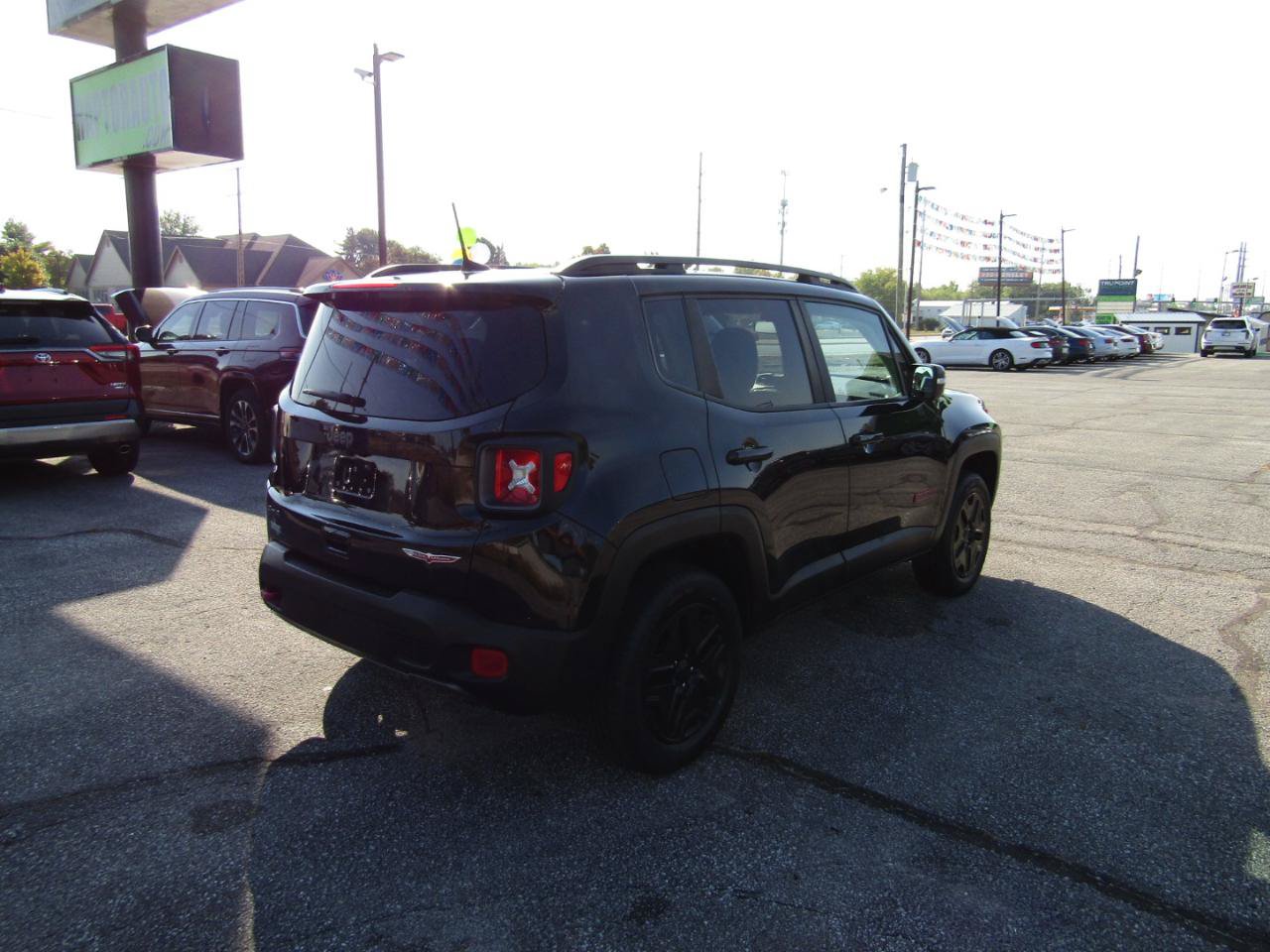 Used 2018 Jeep Renegade Trailhawk w/ UConnect 8.4 Nav Group AWD/4WD image 7