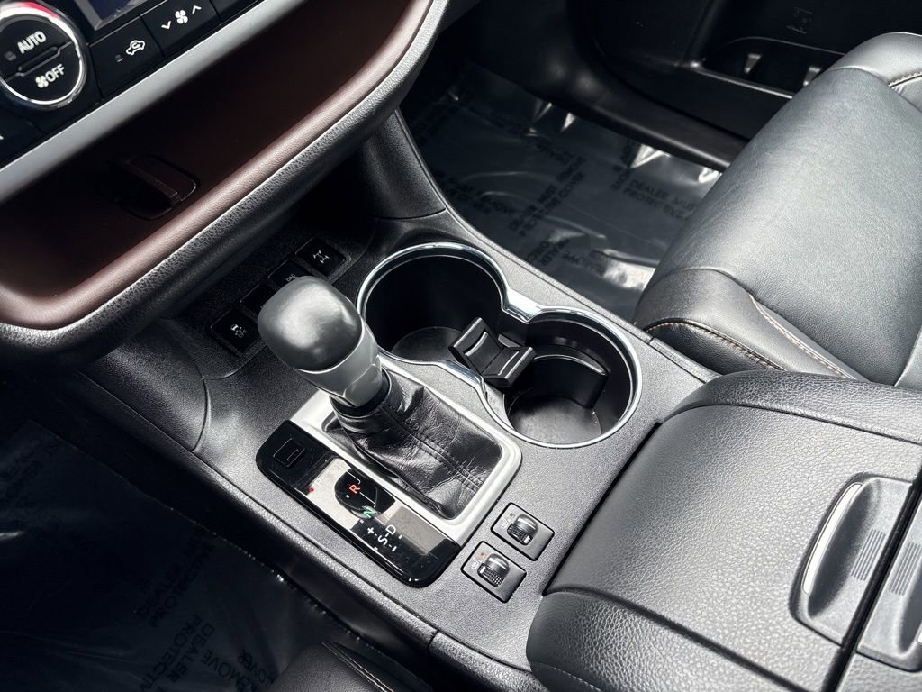 Used 2019 Toyota Highlander XLE image 18