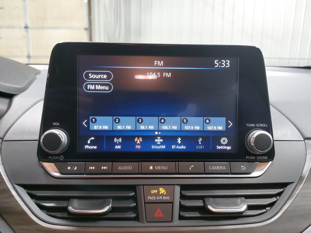 Used 2025 Nissan Altima 2.5 SV FWD image 21