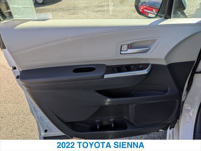 Used 2022 Toyota Sienna XLE image 12