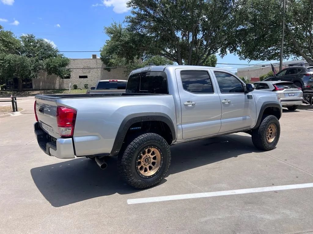 Used 2017 Toyota Tacoma TRD Off-Road RWD image 5
