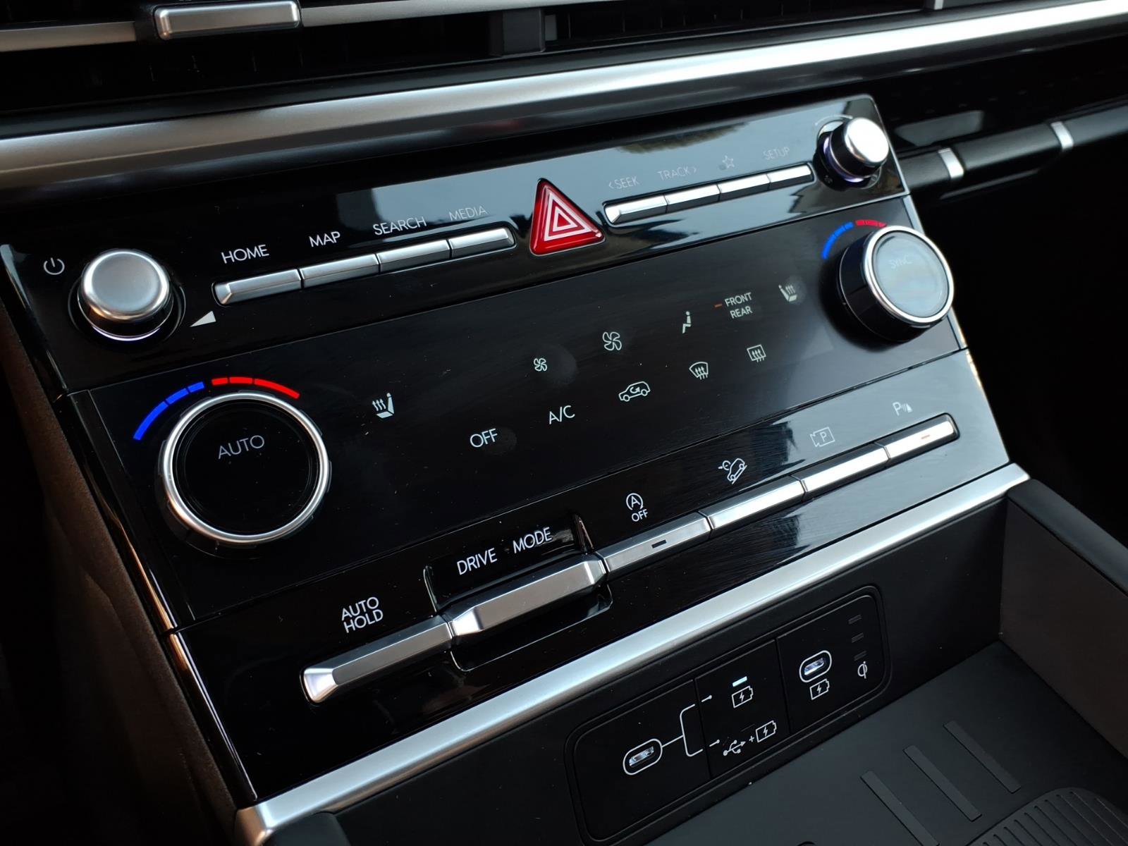 Certified 2025 Hyundai Santa Fe SEL image 22