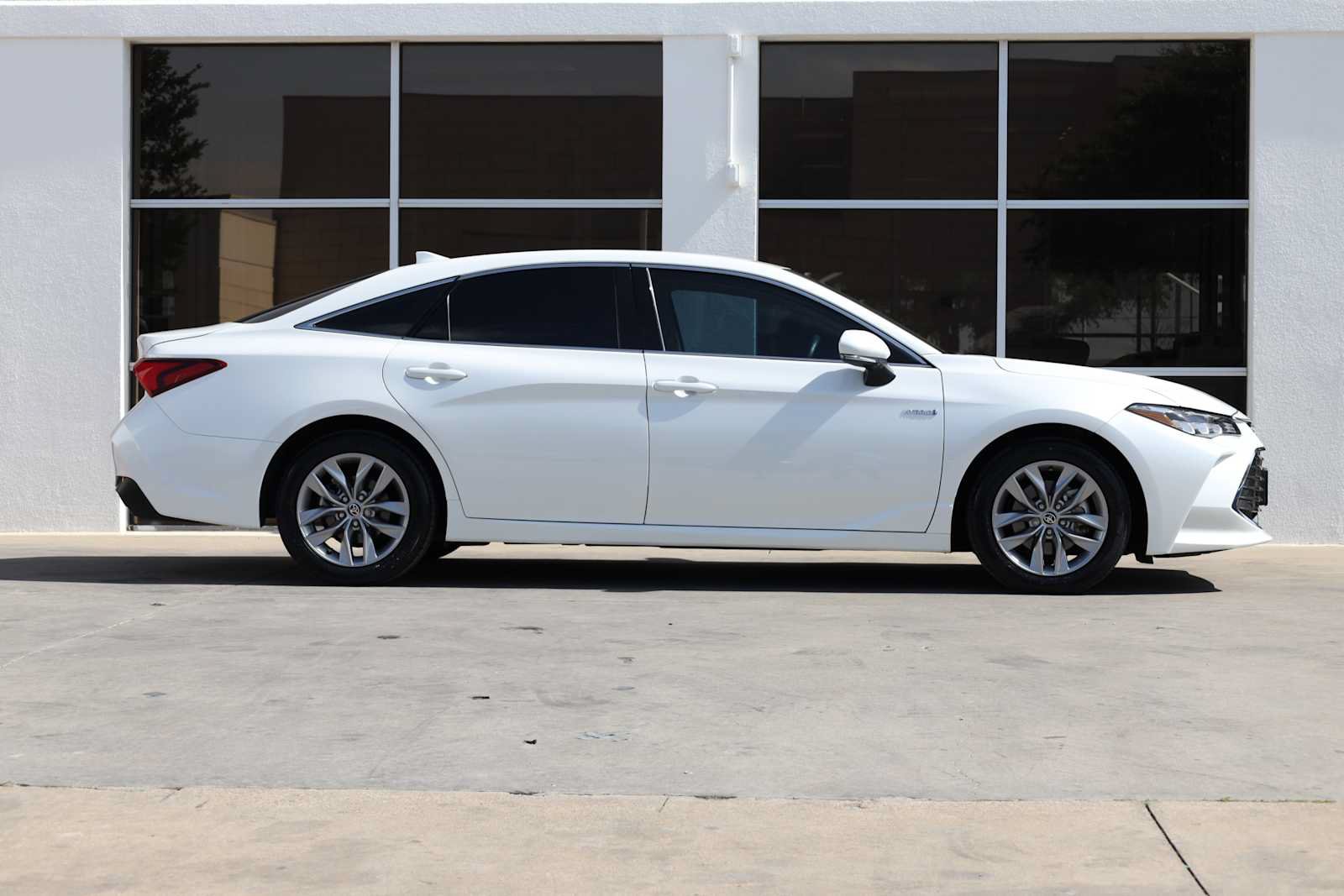 Used 2021 Toyota Avalon XLE FWD image 6