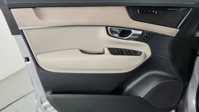 Certified 2026 Volvo XC90 B6 Plus w/ Protection Package Premier AWD/4WD image 9