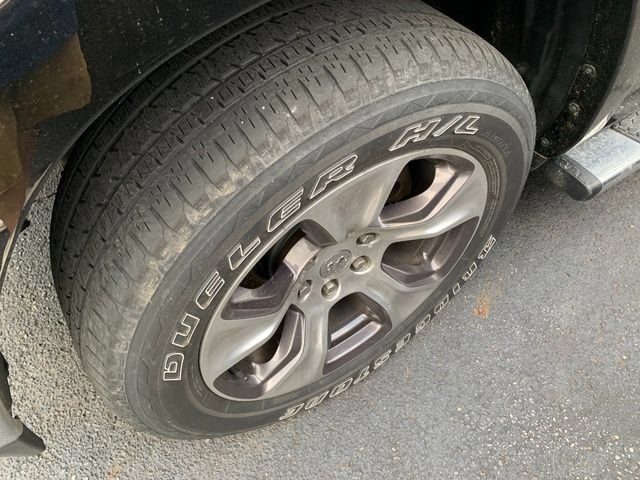 Used 2019 RAM 1500 Laramie AWD/4WD image 3