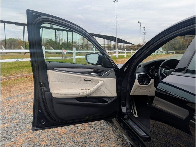 Used 2022 BMW 530i xDrive w/ M Sport Package image 9