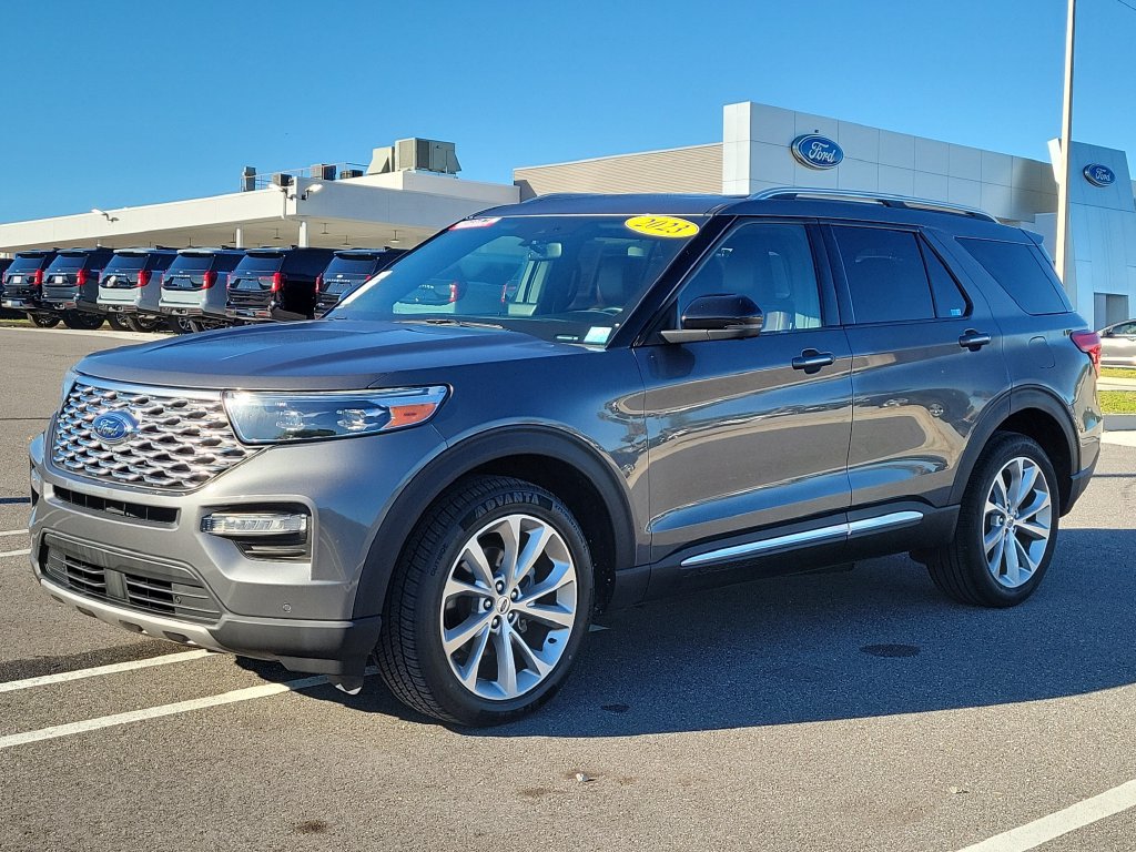 Used 2023 Ford Explorer Platinum w/ Technology Package AWD/4WD image 2