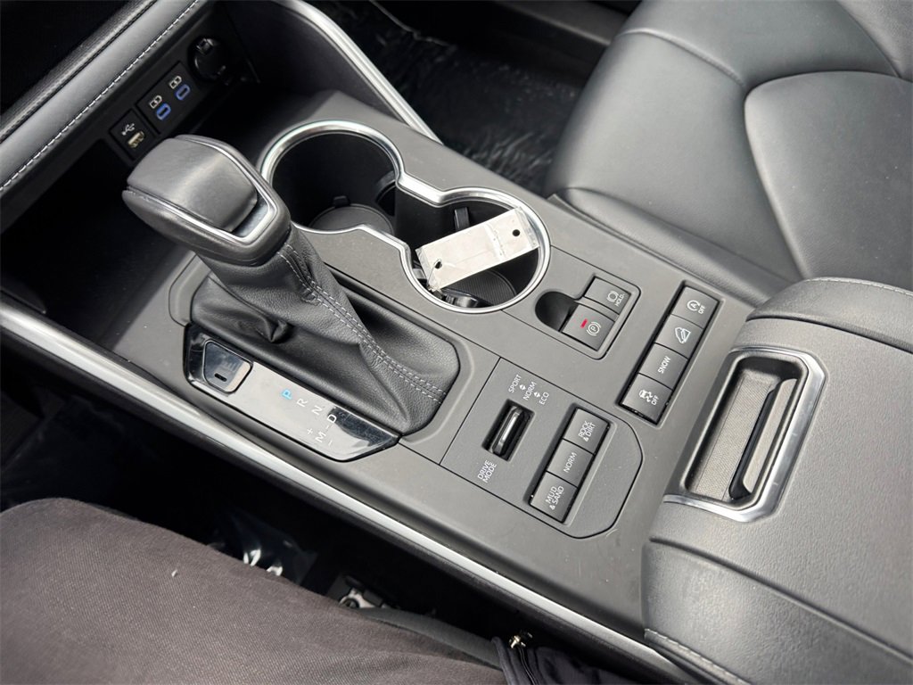 Used 2022 Toyota Highlander XLE image 23