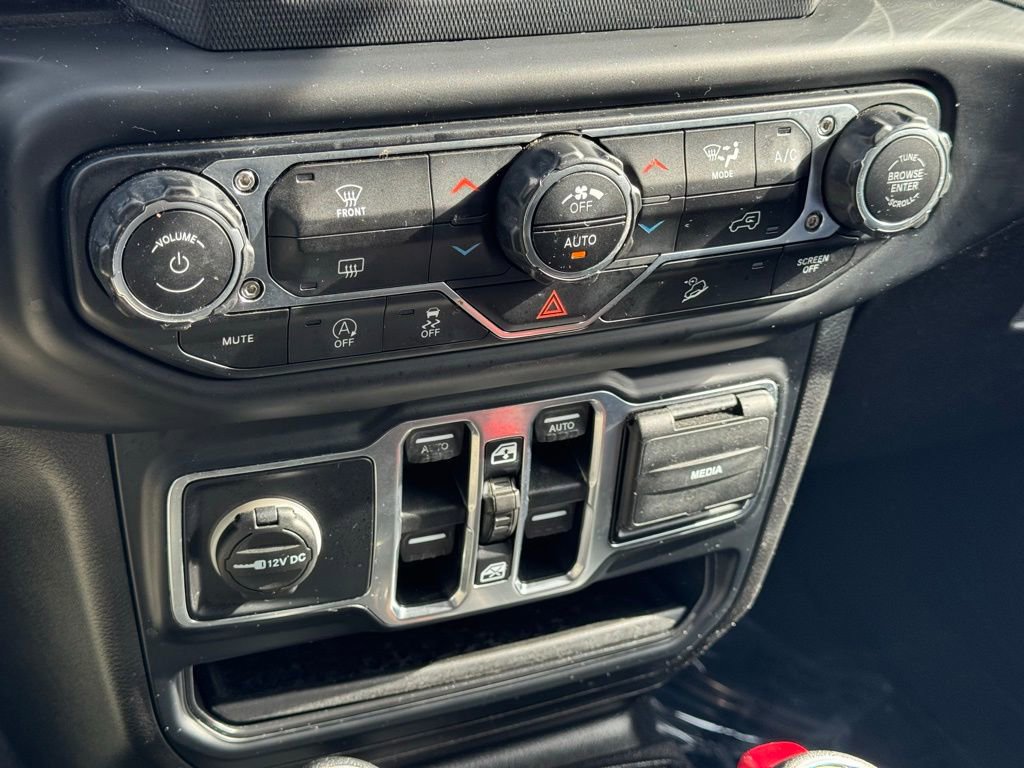 Used 2019 Jeep Wrangler Unlimited Sahara image 32