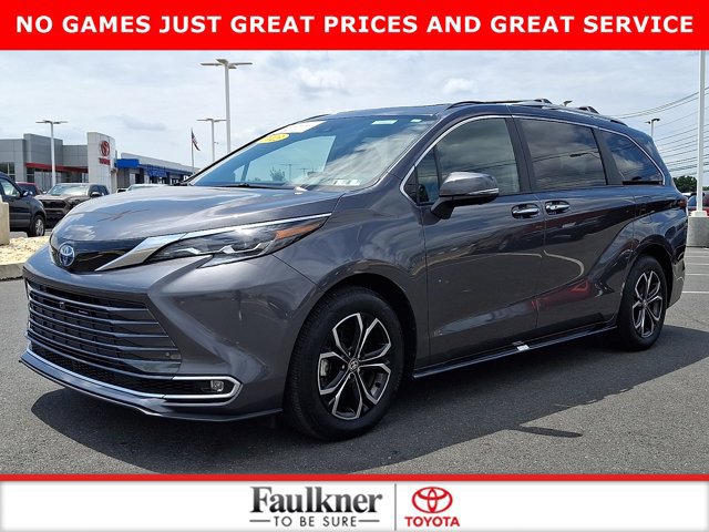 Certified 2025 Toyota Sienna Platinum AWD/4WD image 3