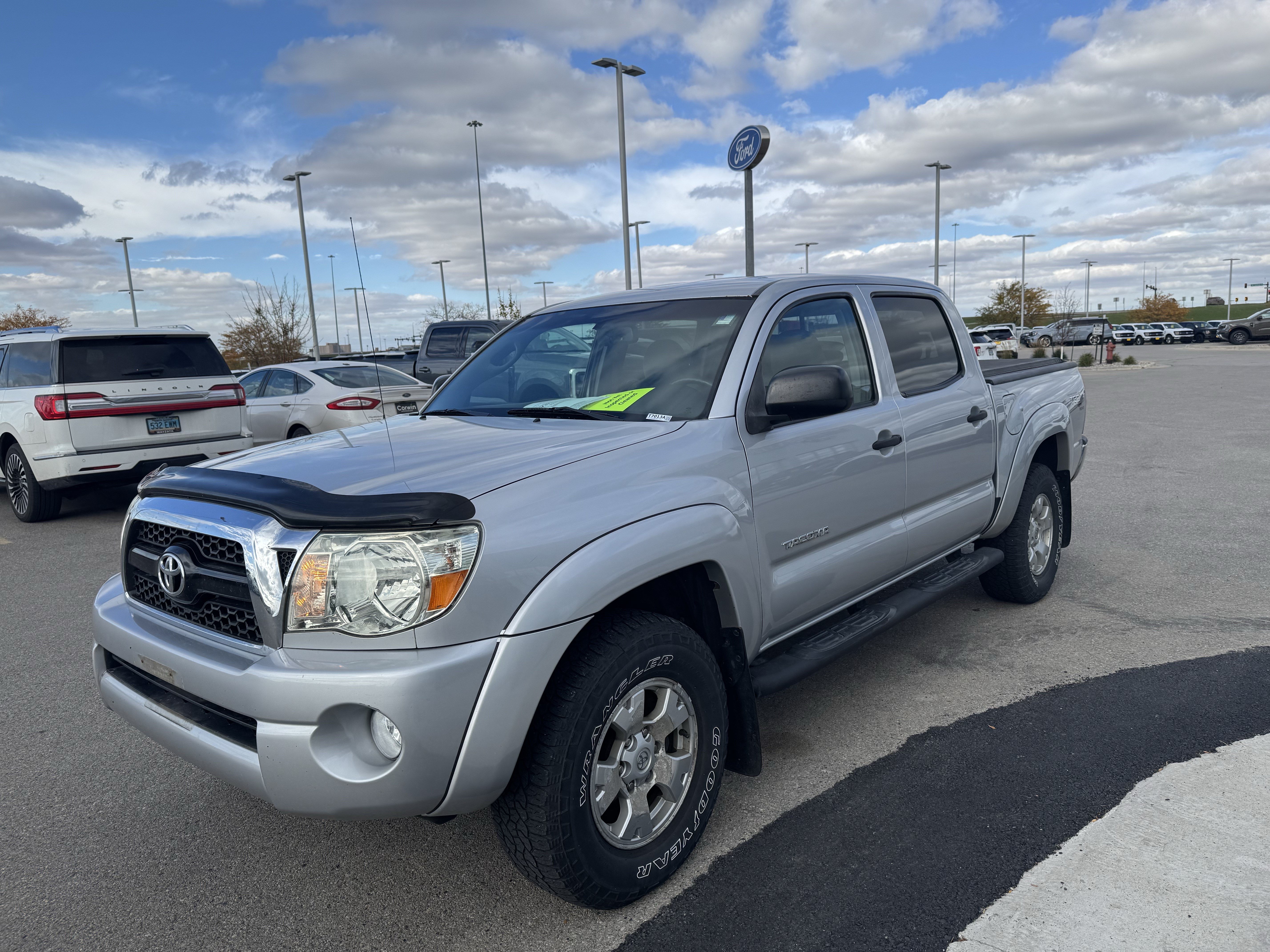 Used 2011 Toyota Tacoma 4x4 Double Cab w/ TRD Off-Road Pkg image 3