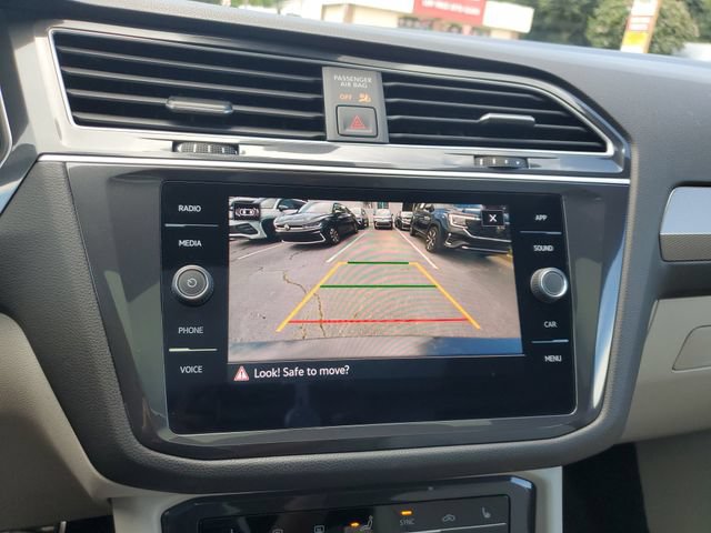 Certified 2024 Volkswagen Tiguan SE R-Line FWD image 27