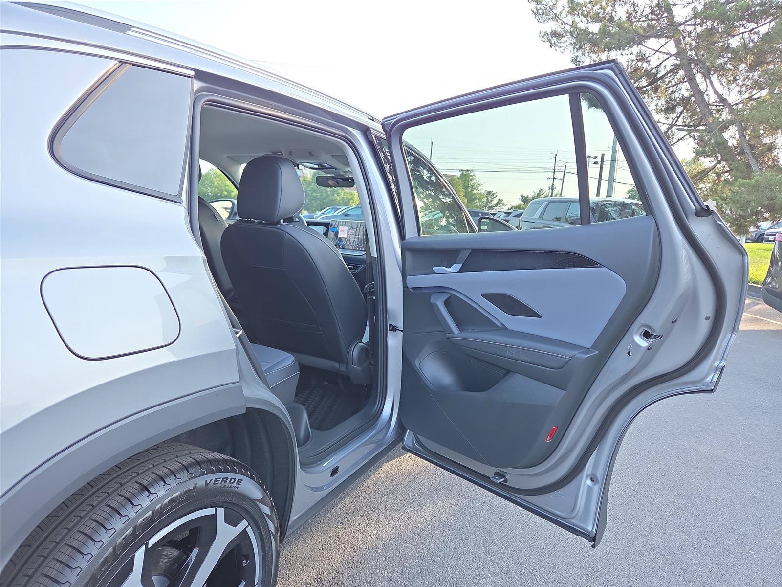 New 2026 Volkswagen Tiguan SE FWD image 31