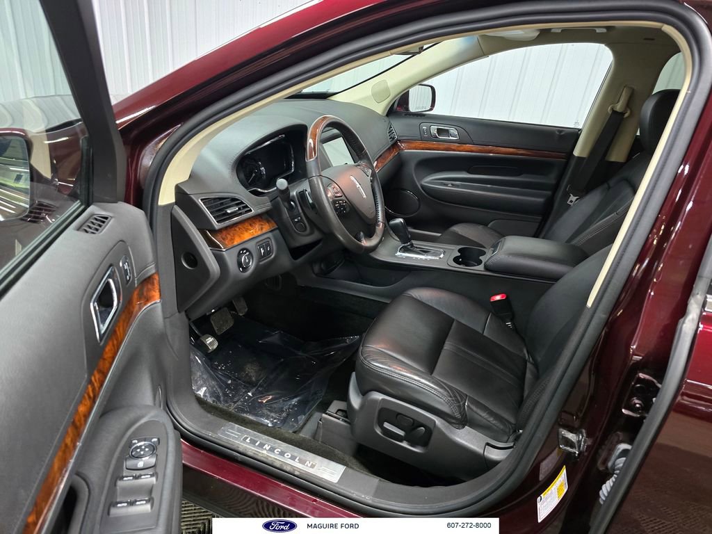Used 2017 Lincoln MKT AWD image 19