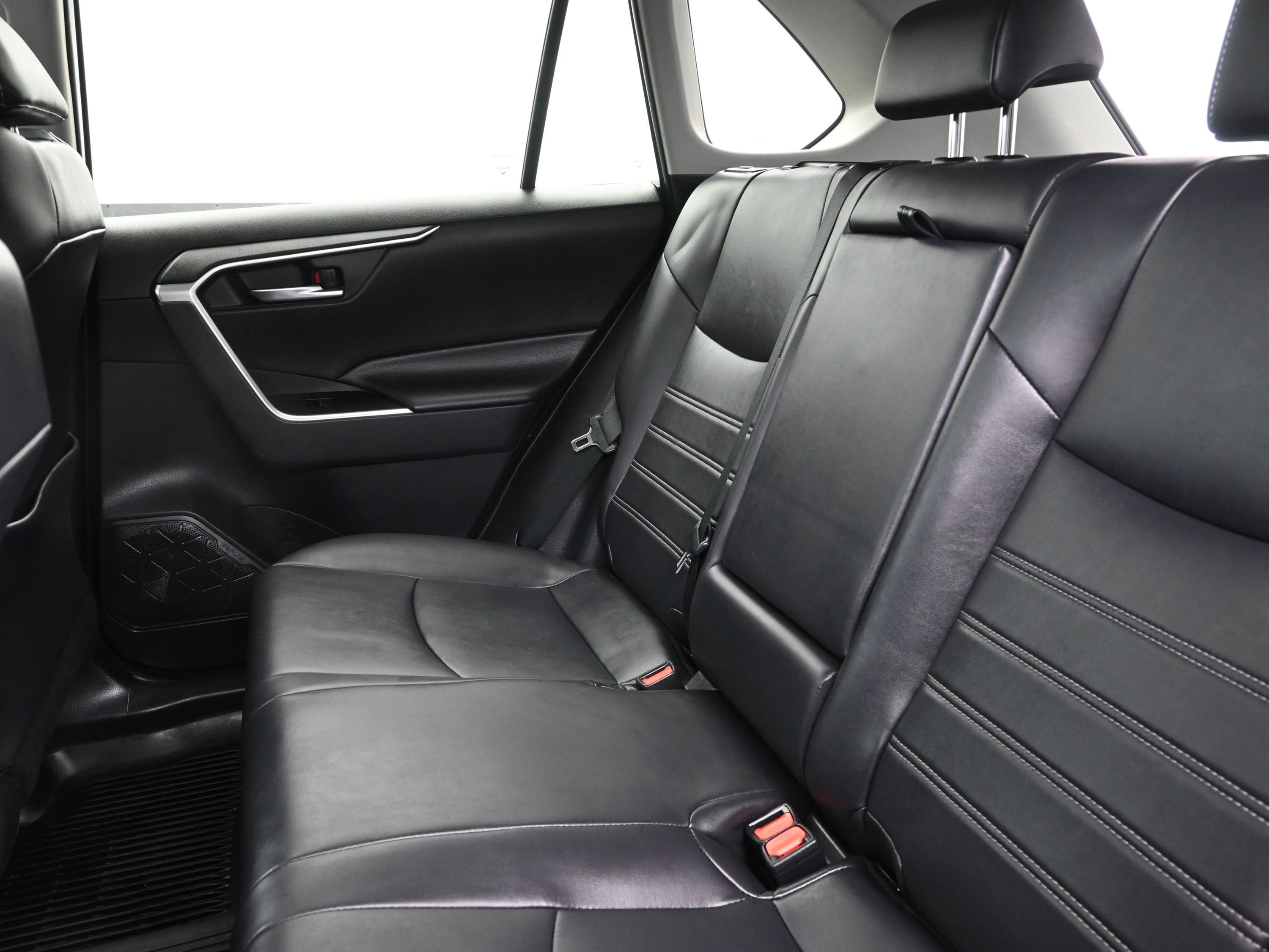 Used 2019 Toyota RAV4 XLE Premium image 22