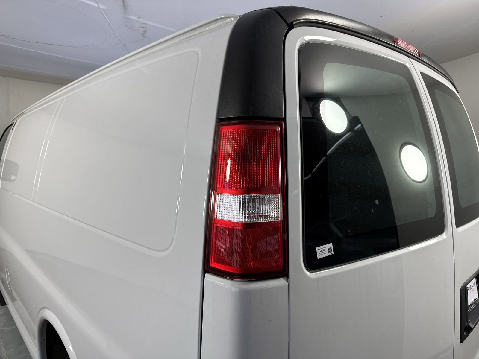 Used 2023 Chevrolet Express 2500 w/ Driver Convenience Package image 28