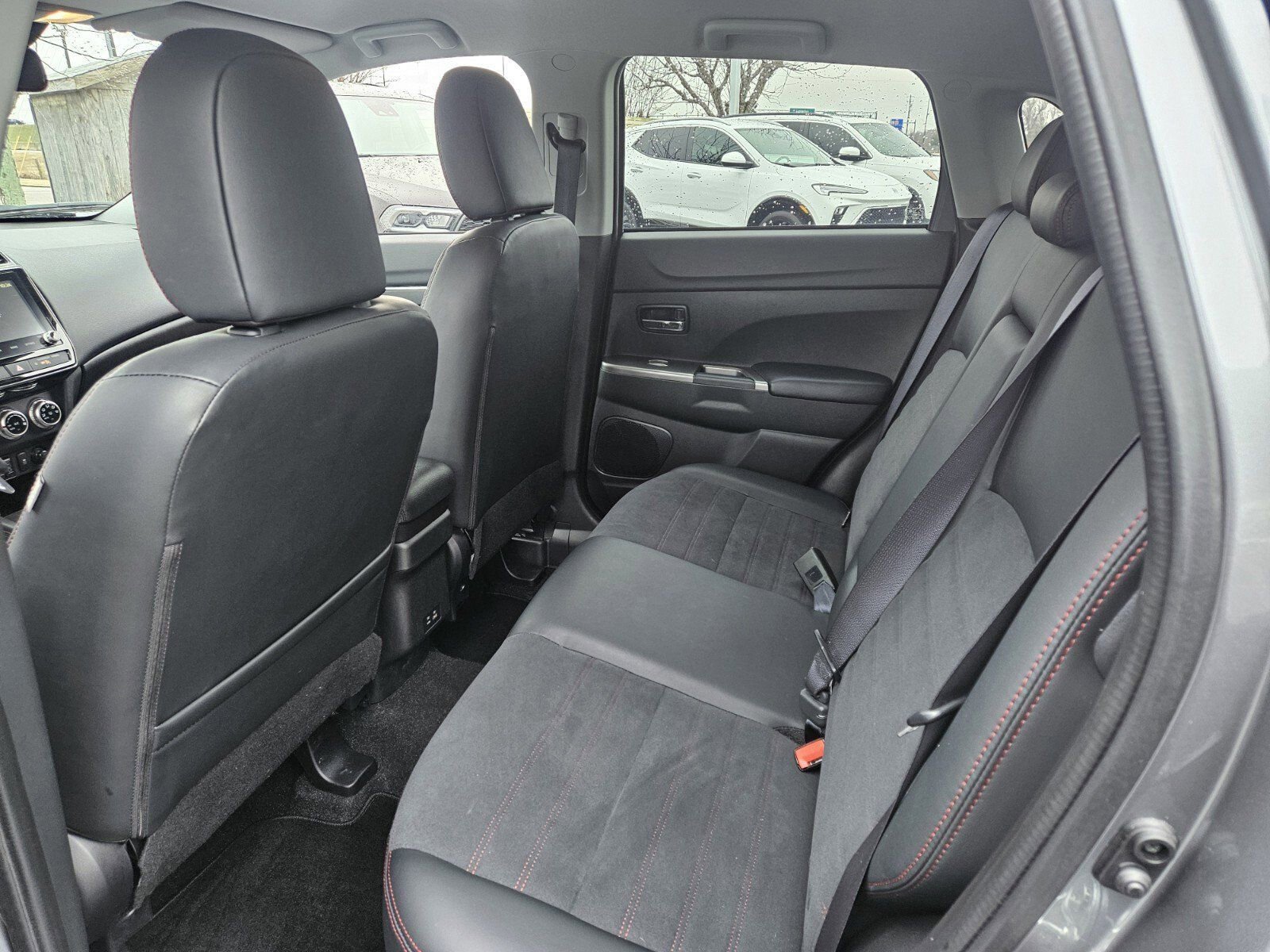 Used 2025 Mitsubishi Outlander Sport SE image 10