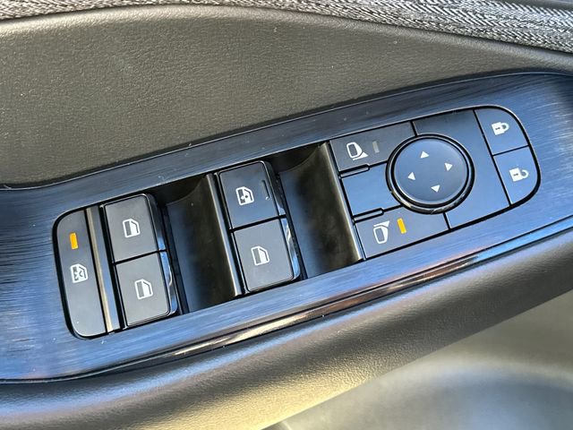 Used 2023 Nissan Rogue S image 23