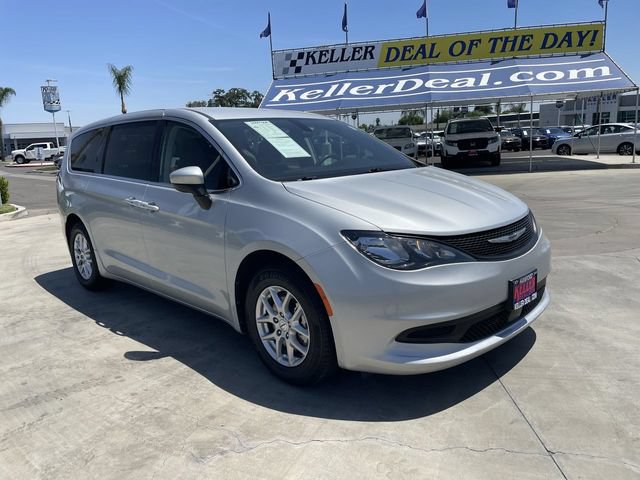 Used 2022 Chrysler Voyager LX FWD image 2