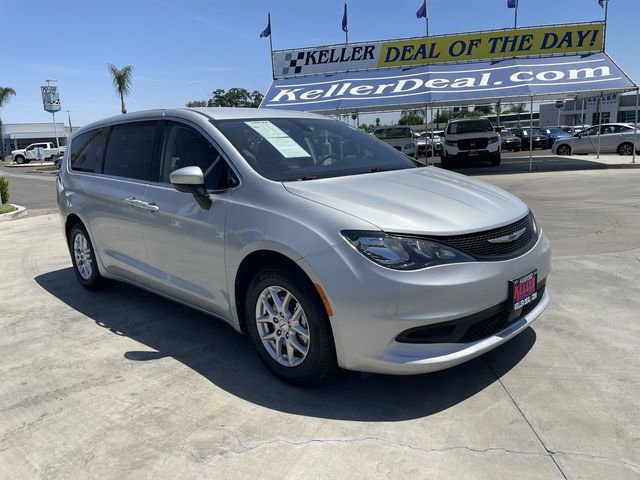 Used 2022 Chrysler Voyager LX FWD image 2