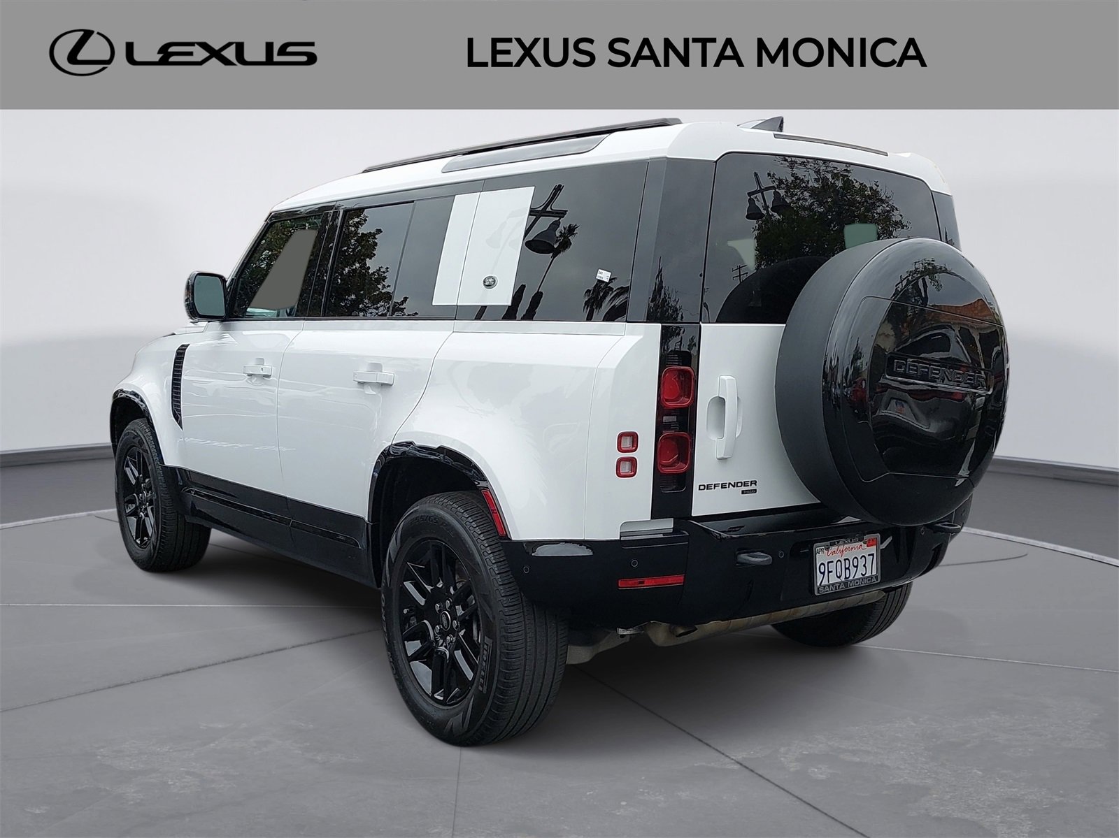 Used 2023 Land Rover Defender 110 X-Dynamic SE image 7