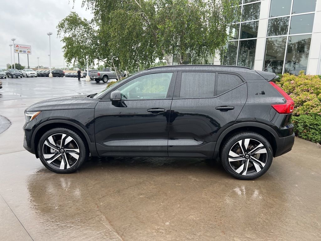Certified 2023 Volvo XC40 B5 Plus w/ Protection Package Premier image 2