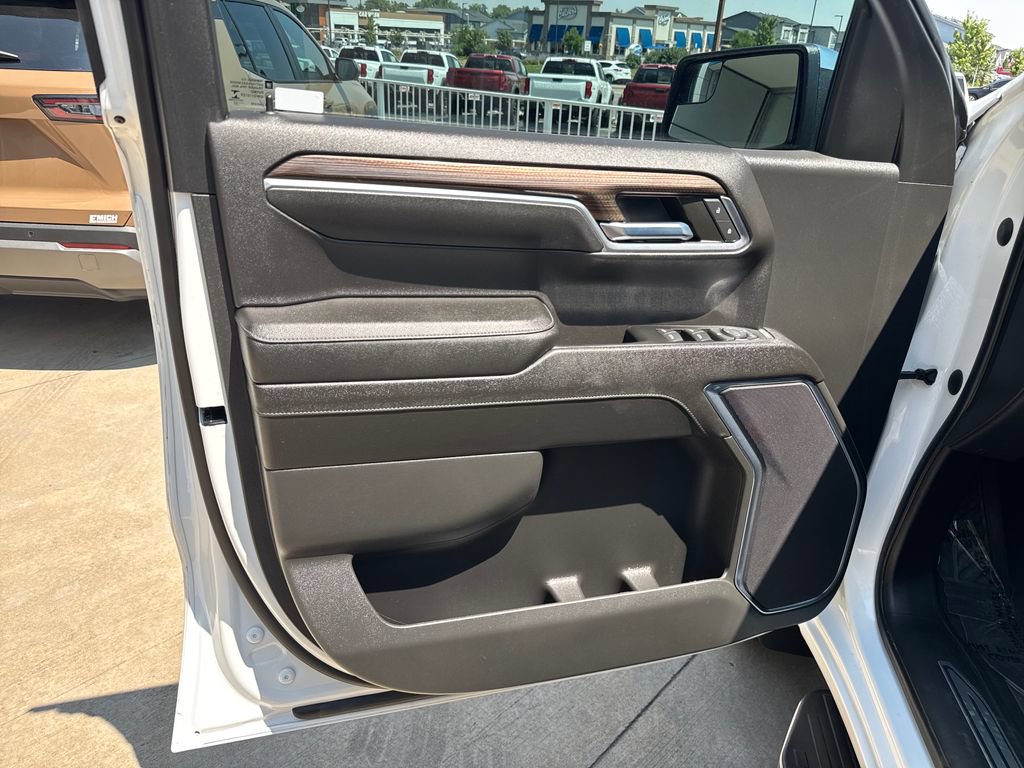 Used 2023 Chevrolet Silverado 1500 LT w/ Protection Package AWD/4WD image 10