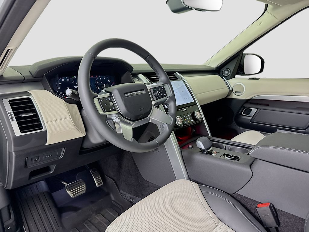 Used 2025 Land Rover Discovery Dynamic SE AWD/4WD image 9