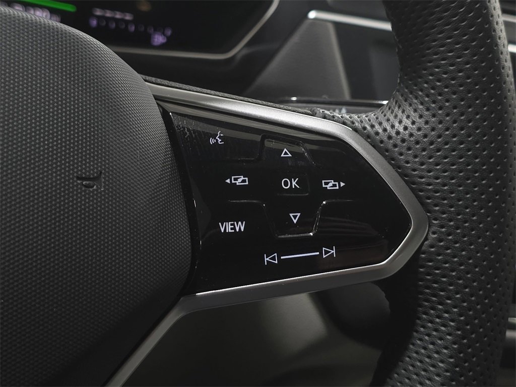 Used 2024 Volkswagen Tiguan SE R-Line image 18