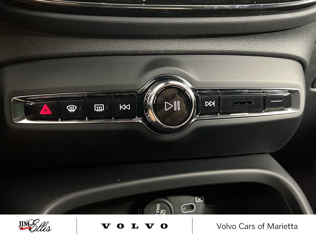 New 2026 Volvo XC40 B5 Ultra w/ Climate Package image 17