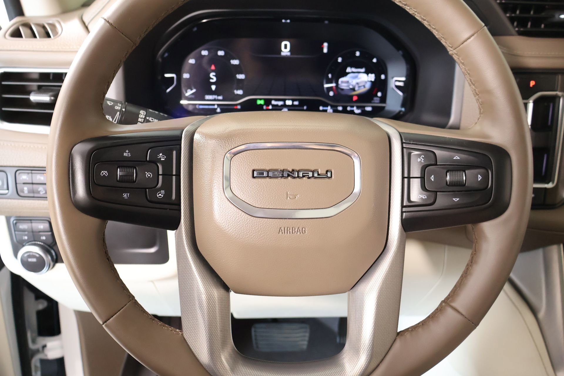 Used 2024 GMC Yukon Denali image 3