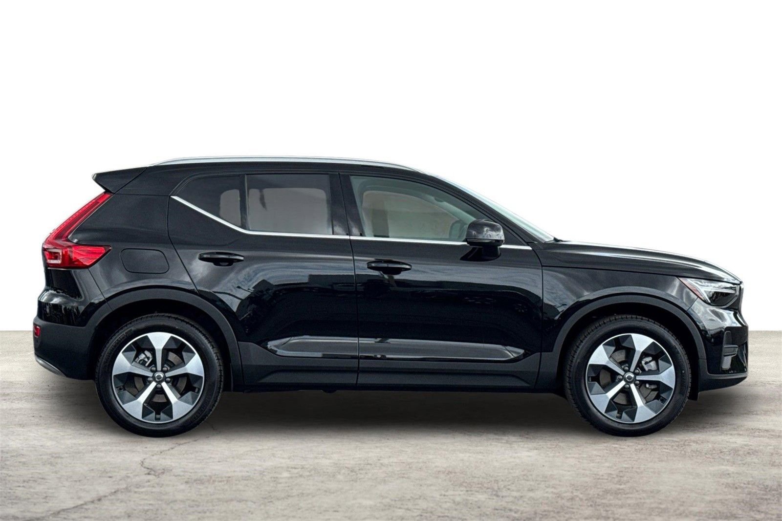 New 2025 Volvo XC40 B5 Core w/ Protection Package Premier image 8