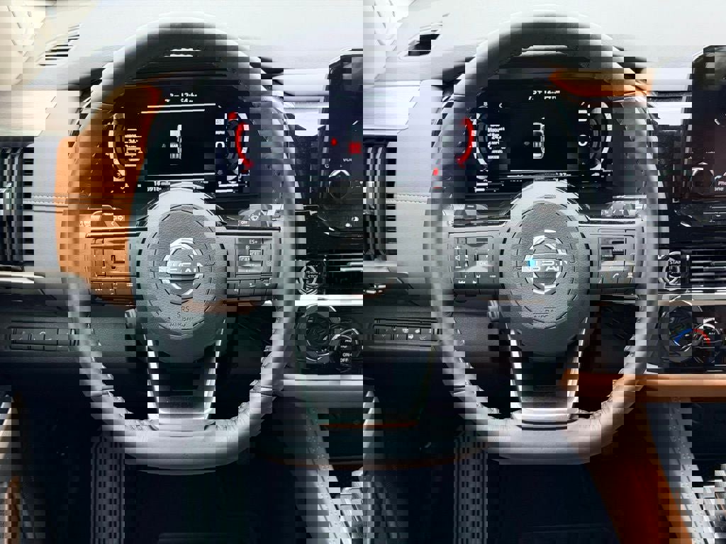 Used 2024 Nissan Pathfinder Platinum w/ Cargo Package image 22