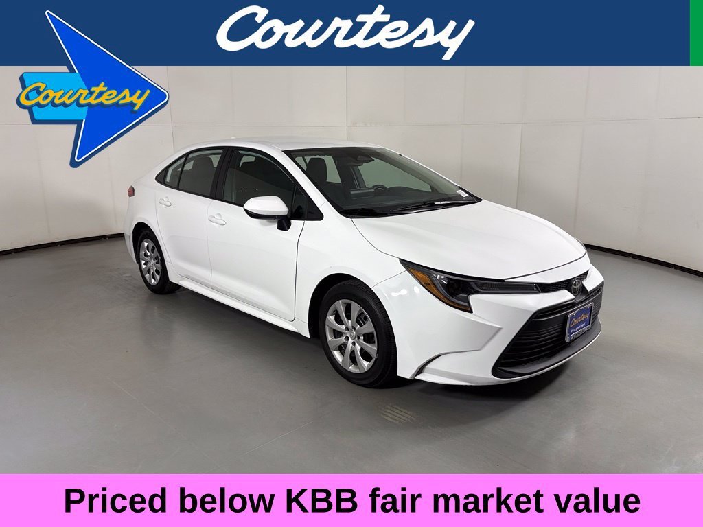 Used 2025 Toyota Corolla LE FWD image 1