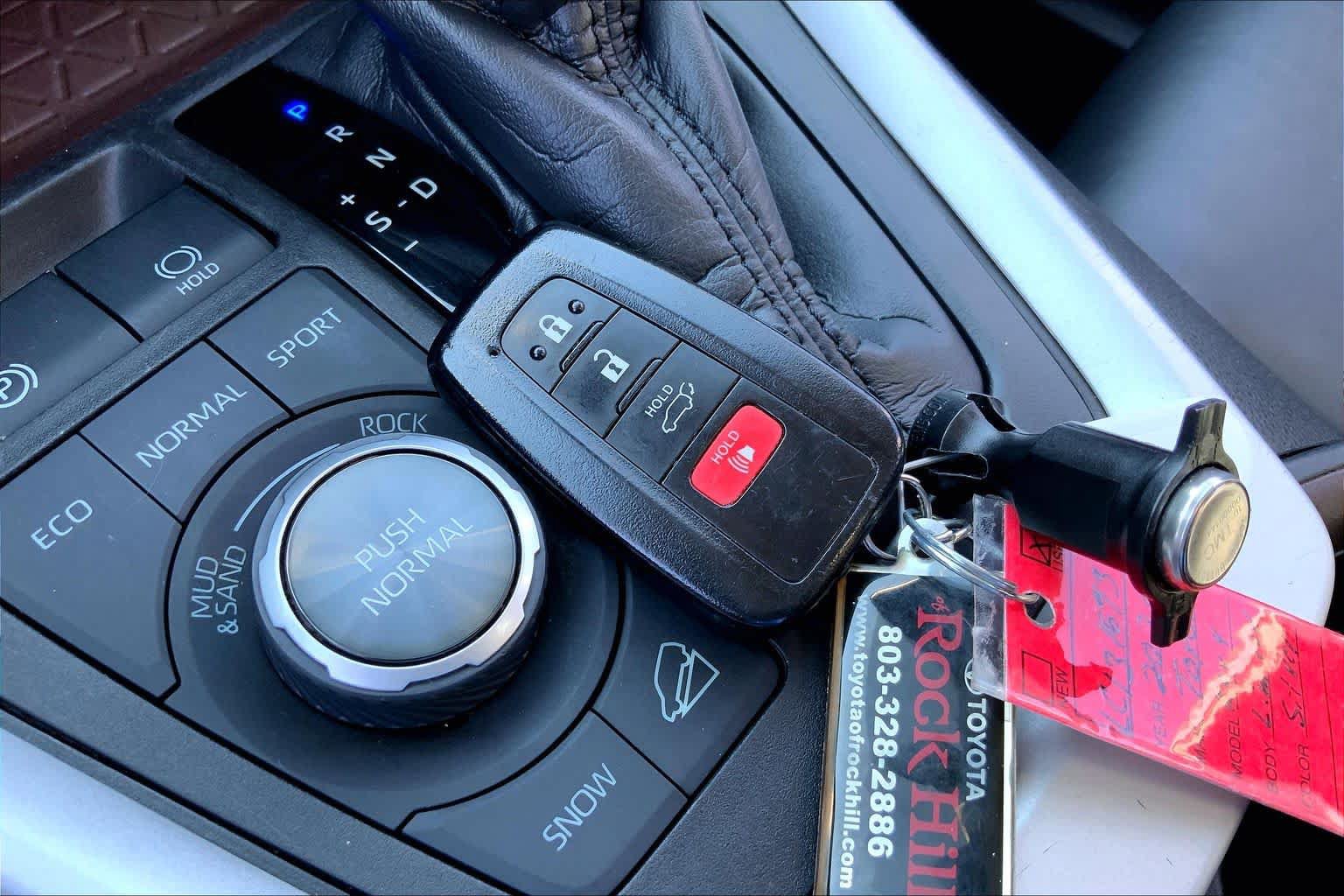 Used 2020 Toyota RAV4 Limited AWD/4WD image 15