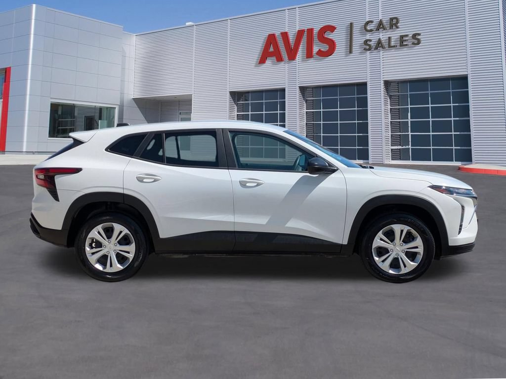 Used 2025 Chevrolet Trax LS FWD image 5