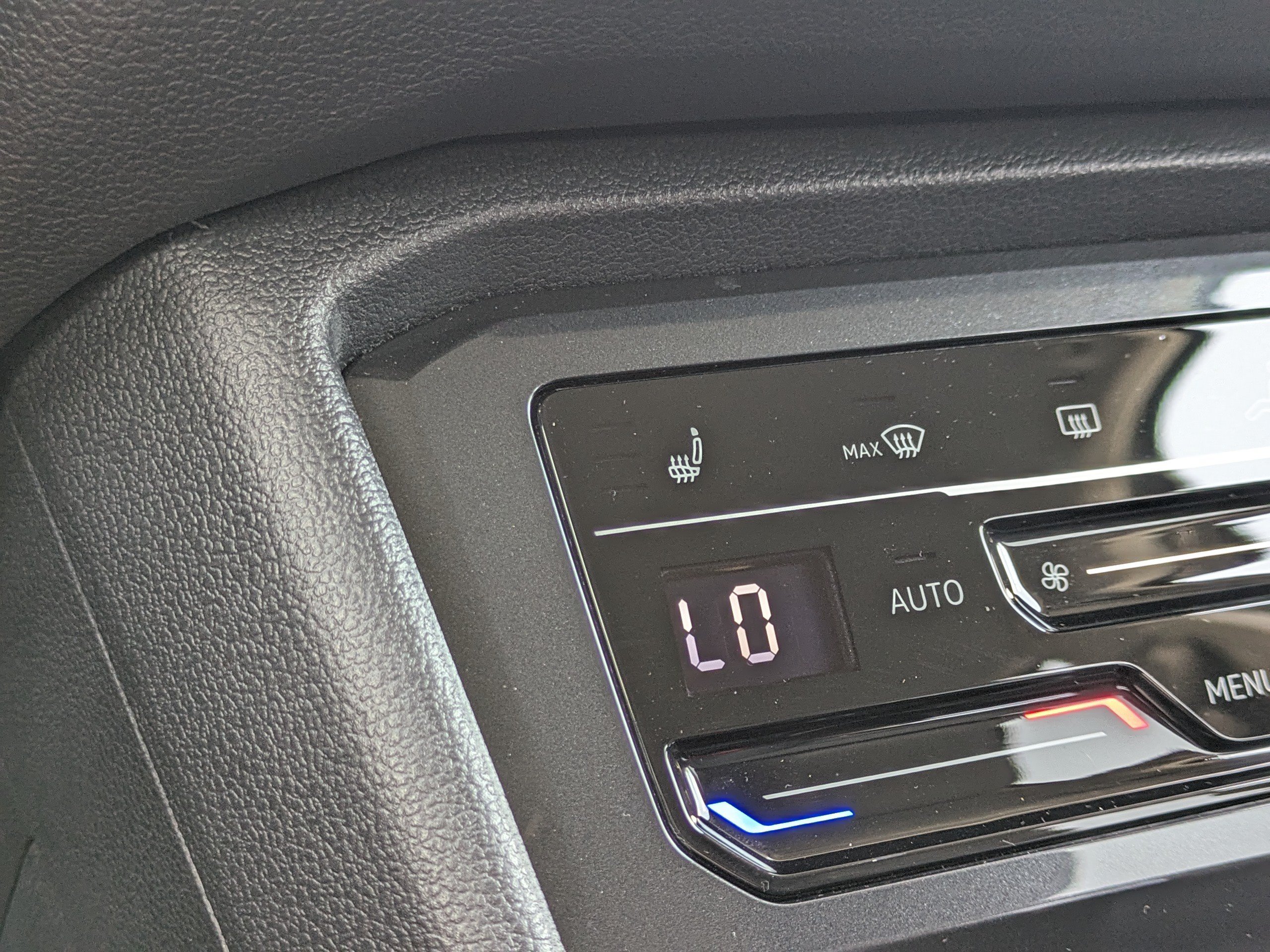 Certified 2023 Volkswagen Tiguan SE FWD image 30