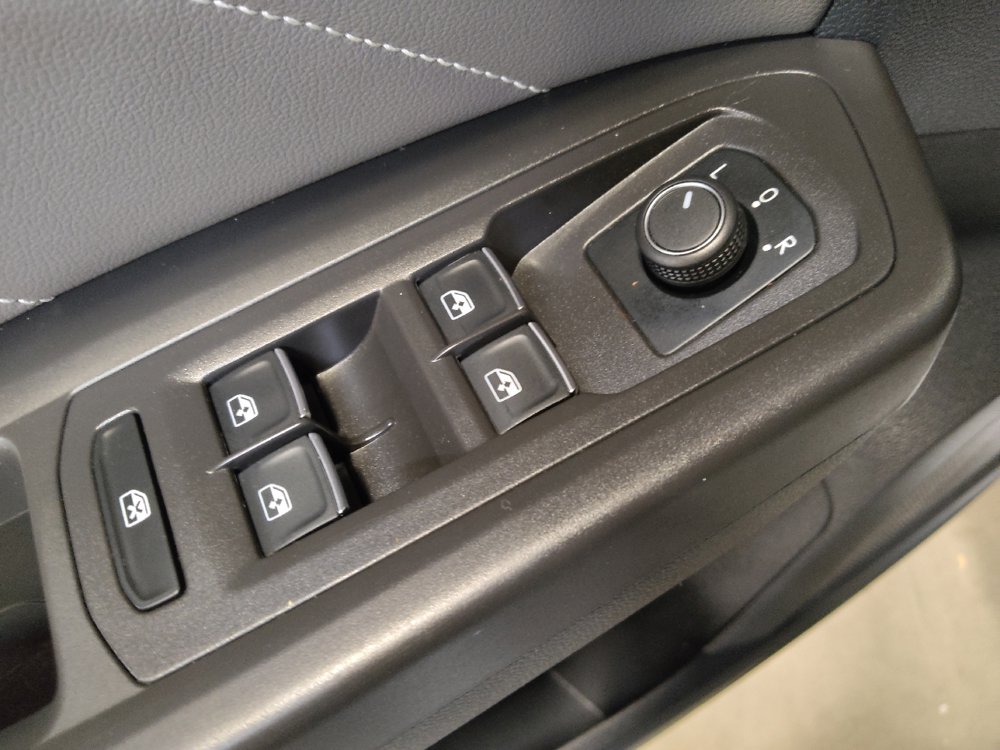 Used 2022 Volkswagen Atlas Cross Sport SE FWD image 27