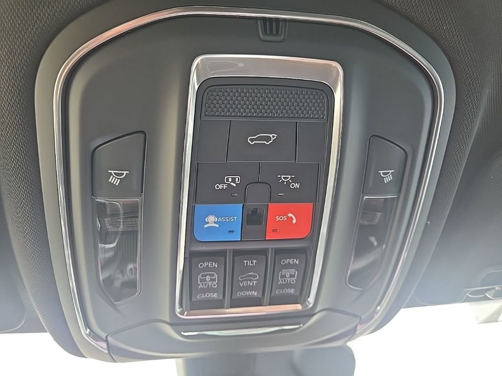 Used 2025 Jeep Grand Cherokee L Limited w/ Luxury Tech Group II image 65