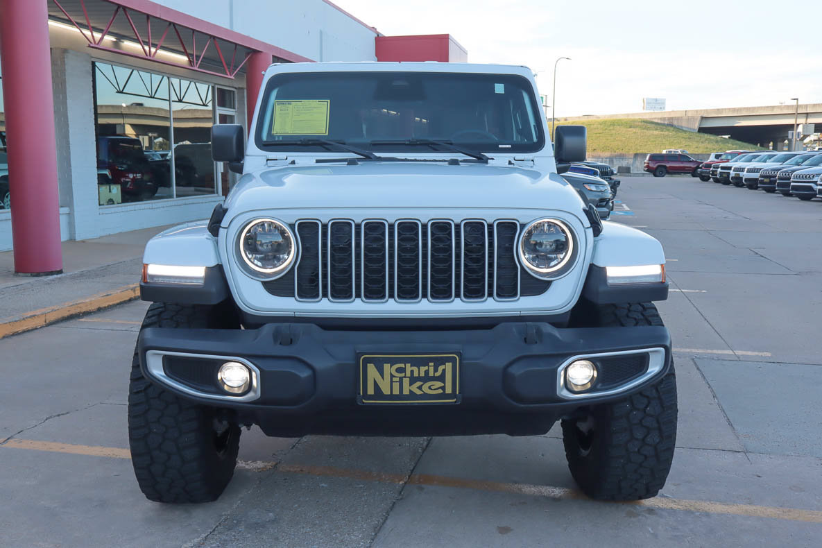 Used 2026 Jeep Wrangler Unlimited Sahara AWD/4WD image 3