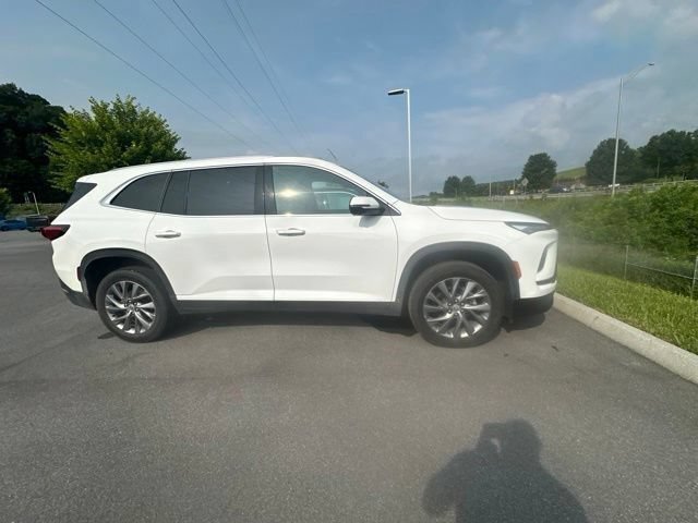 Used 2025 Buick Enclave Preferred AWD/4WD image 4