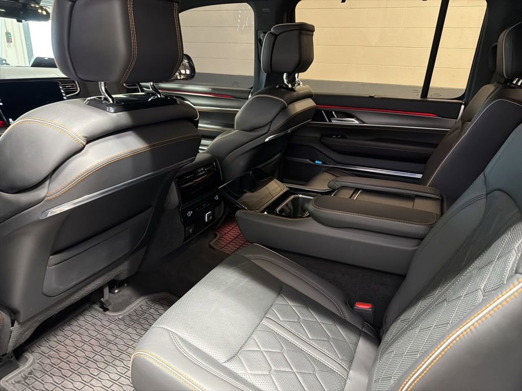 Used 2024 Jeep Grand Wagoneer Series III w/ HD Trailer Tow Package image 6