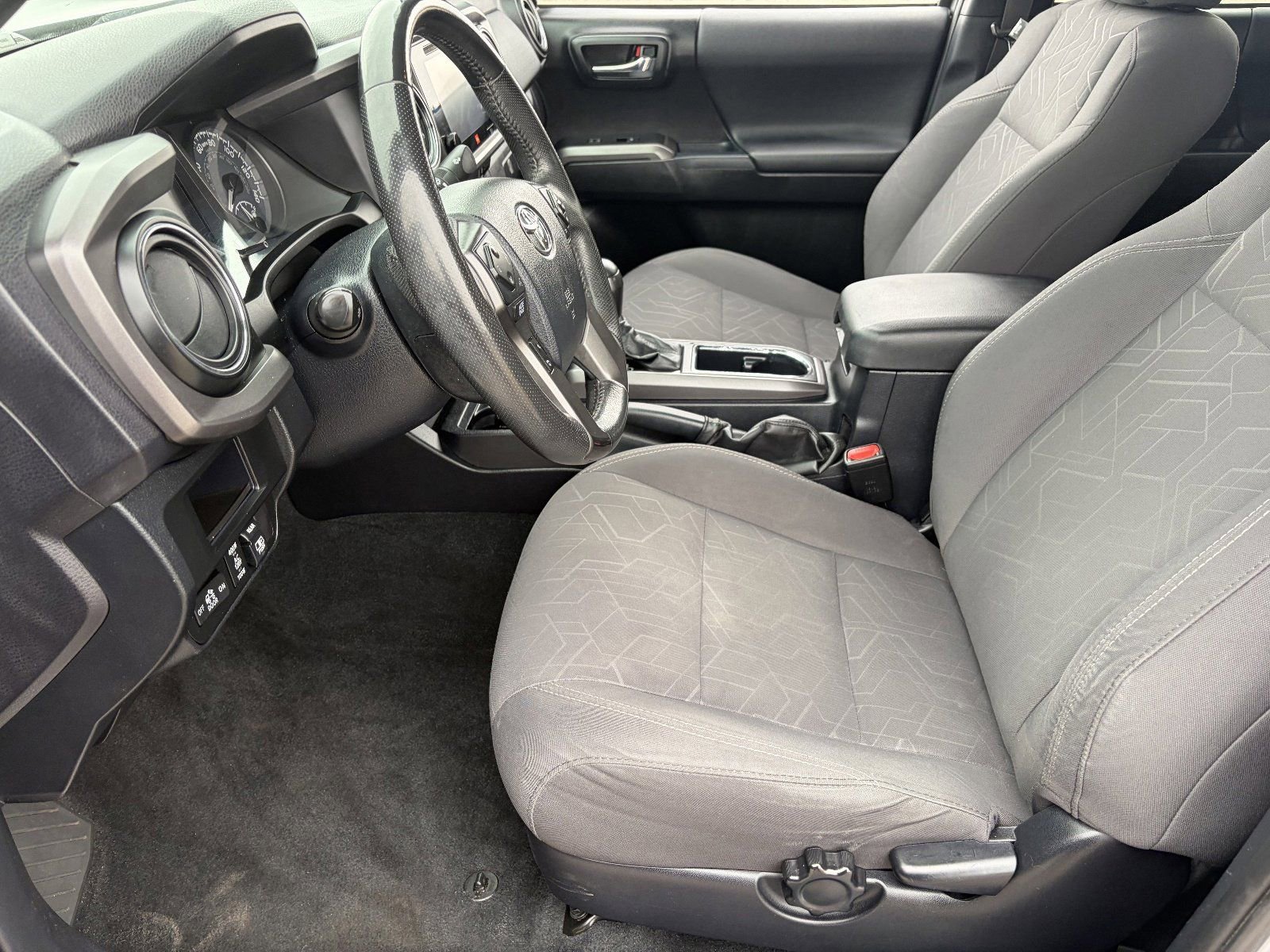 Used 2017 Toyota Tacoma TRD Sport image 20