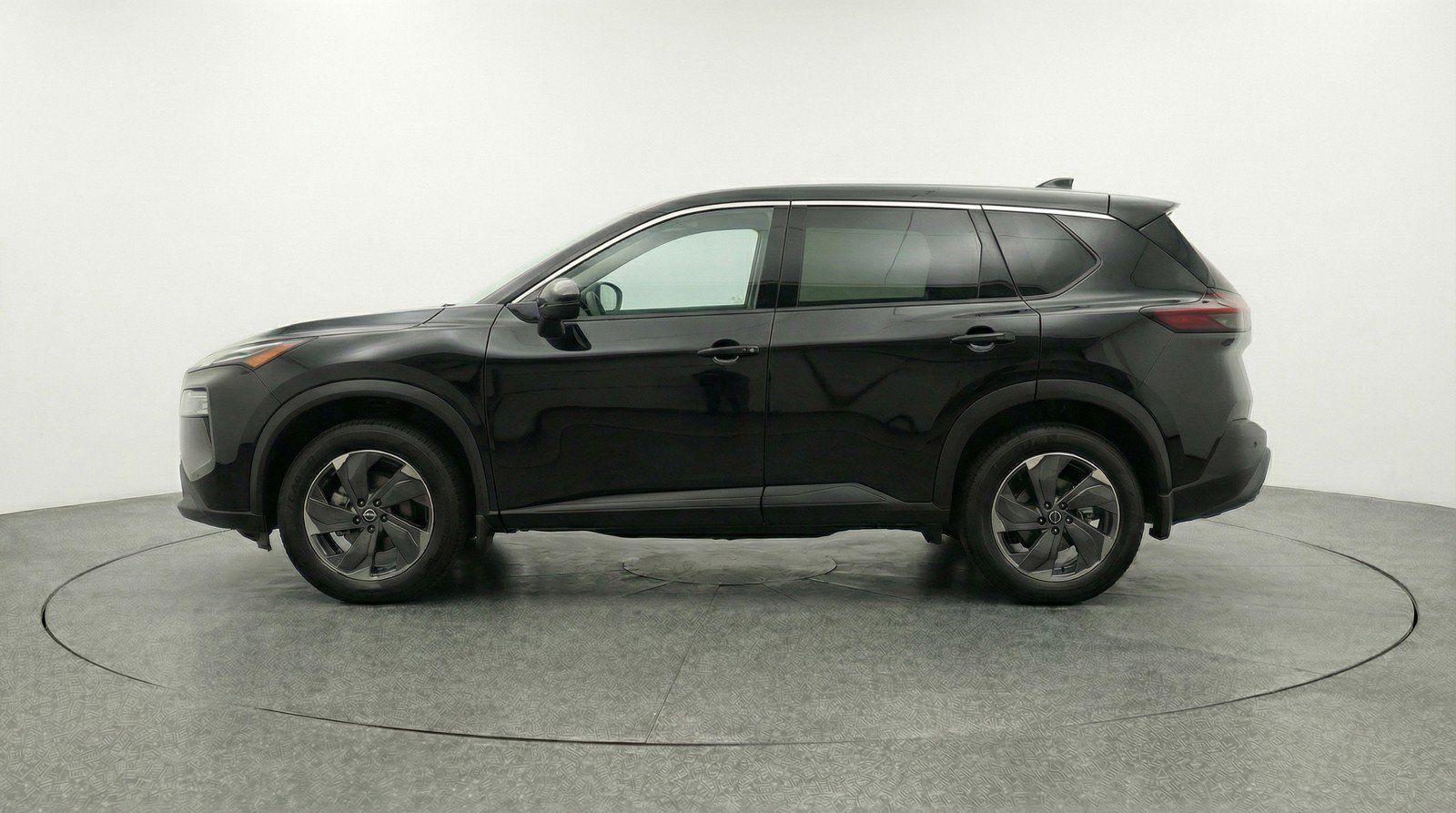 Used 2025 Nissan Rogue SV image 5