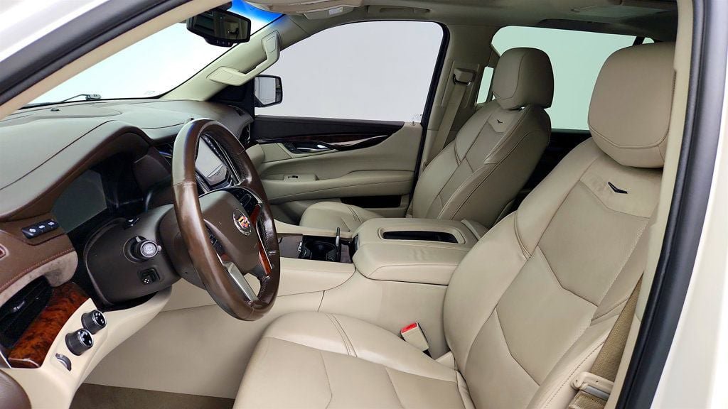 Used 2015 Cadillac Escalade Luxury AWD/4WD image 22