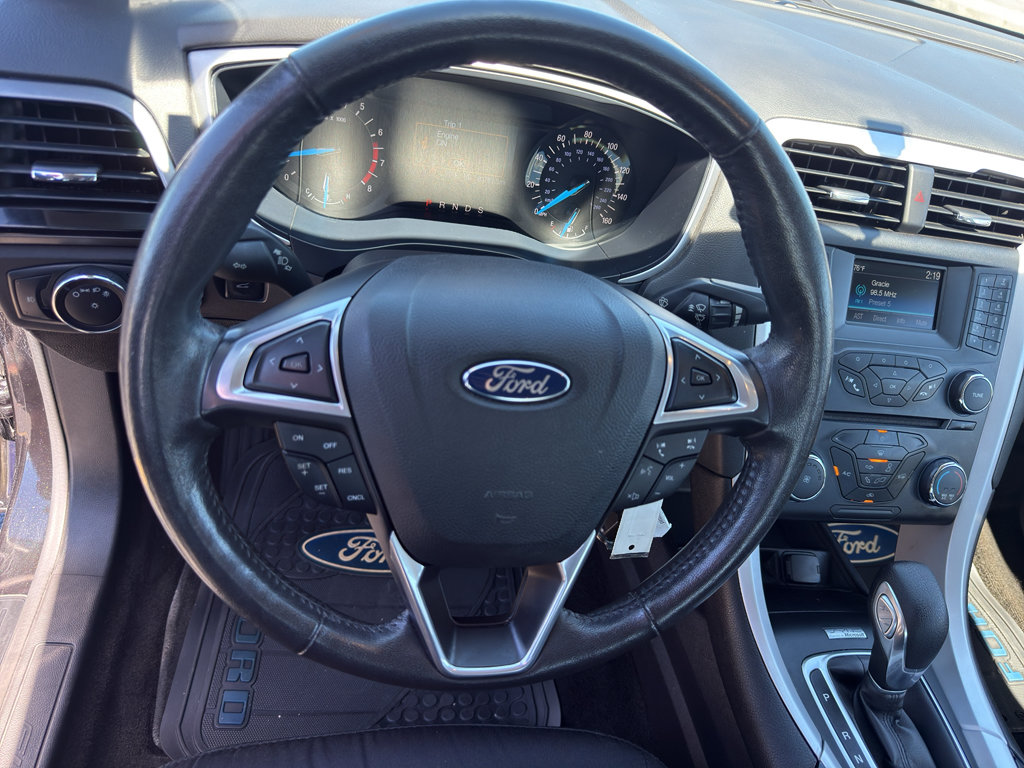 Used 2015 Ford Fusion SE w/ Equipment Group 201A FWD image 16