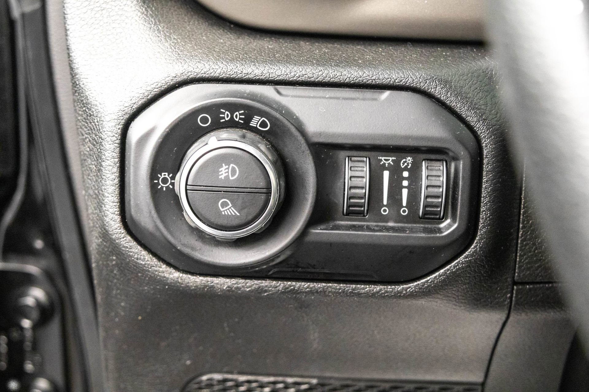 Used 2021 Jeep Gladiator Sport image 19