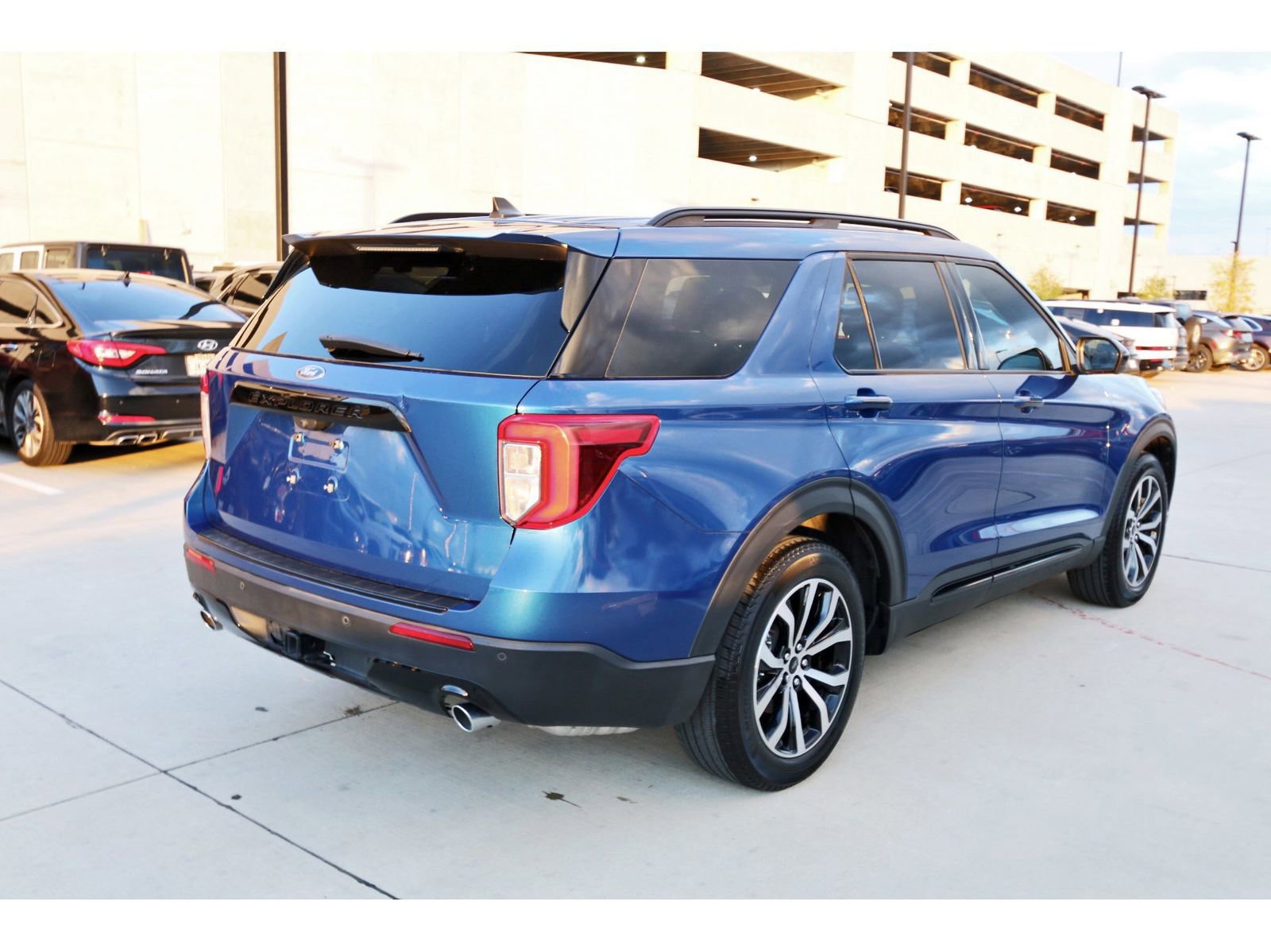 Used 2023 Ford Explorer ST-Line w/ Class IV Trailer Tow Package image 8